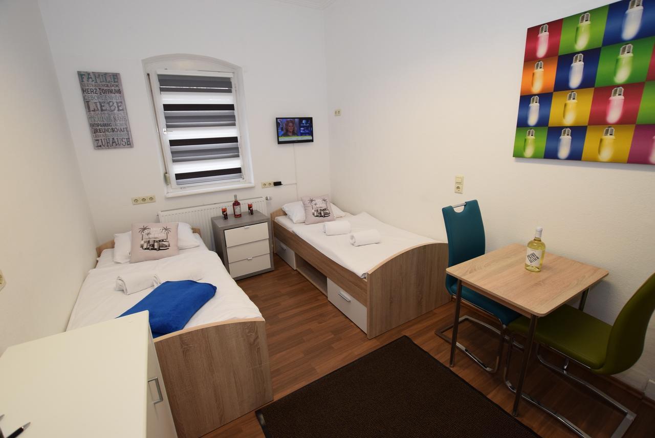 Monteurzimmer Kirchheim-Teck Кирххайм-унтер-Тек Экстерьер фото