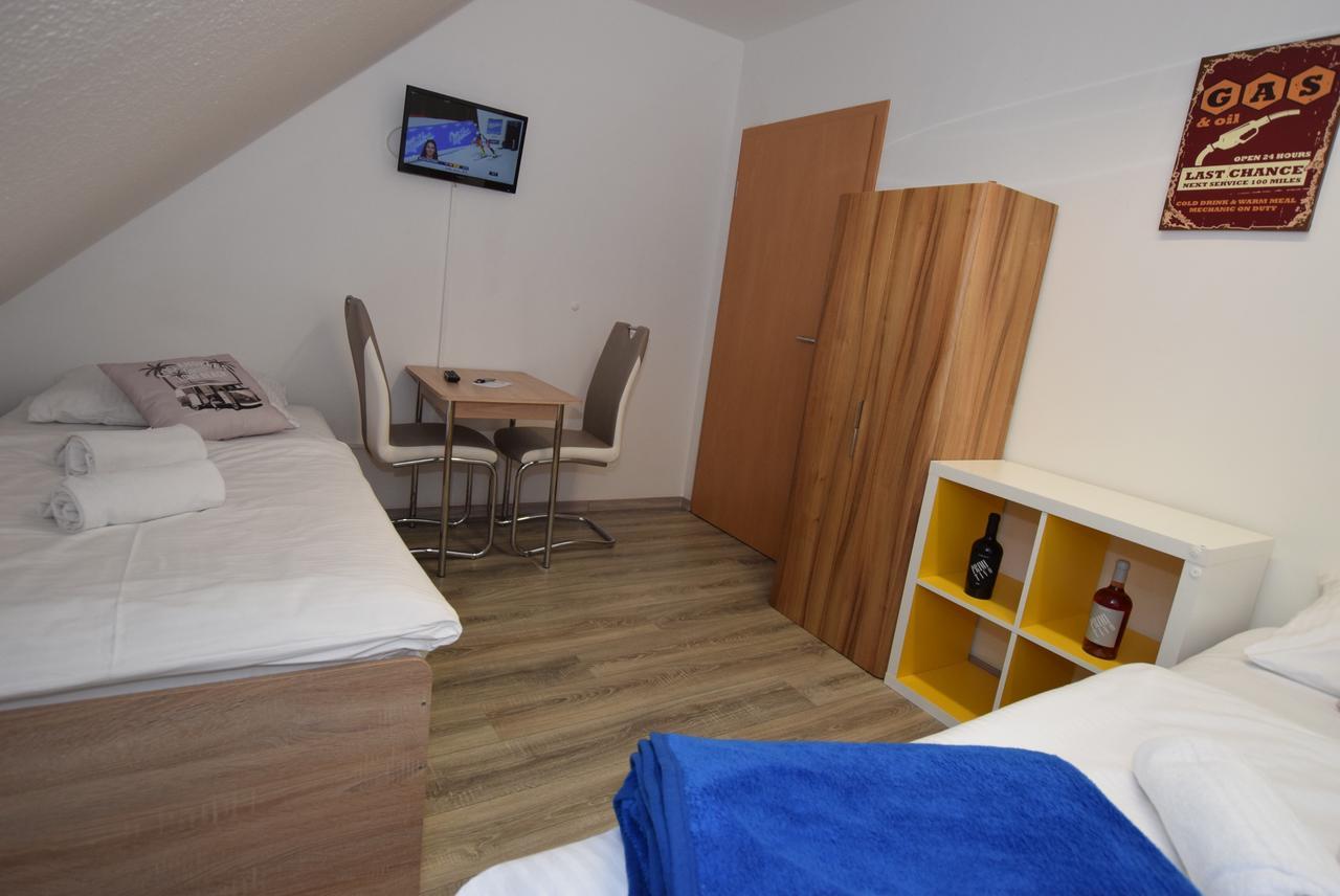 Monteurzimmer Kirchheim-Teck Кирххайм-унтер-Тек Экстерьер фото